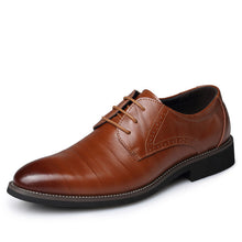 2018 New High Quality Genuine Leather Men Brogues Shoes Lace-Up Bullock Business Dress Men Oxfords Shoes Male Formal Shoes